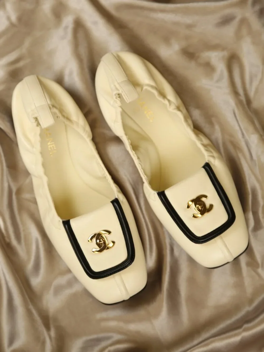 CHANEL 2026 Interlocking CC Logo Ballet Flats